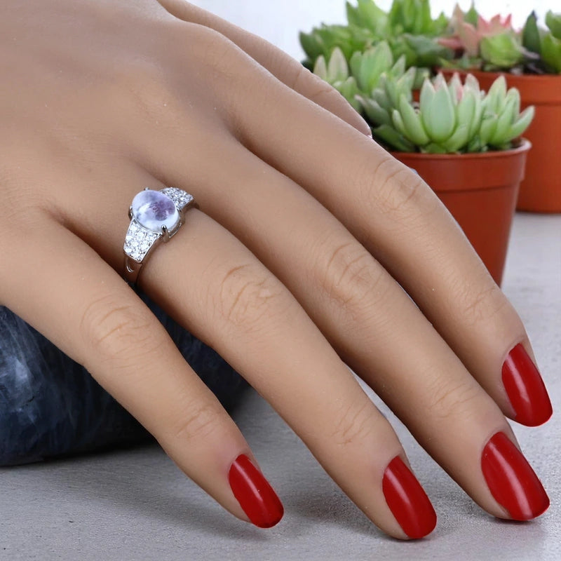 Bague en Pierre de Lune (Couronne Lunaire) — vue portée, style vintage lumineux