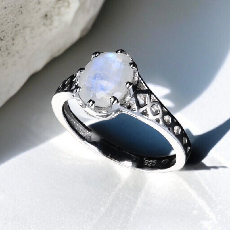 Bague en Pierre de Lune (Reflet Boréal) — profil de l’anneau, détails géométriques