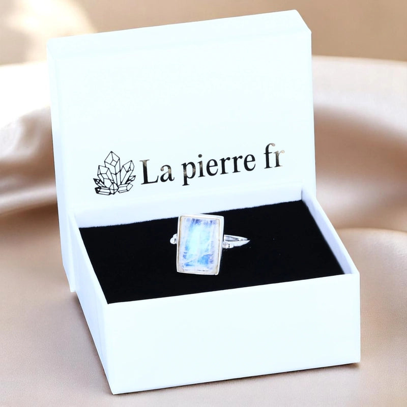 Bague en Pierre de Lune (Prisme Nacré) — présentation en coffret, poli miroir