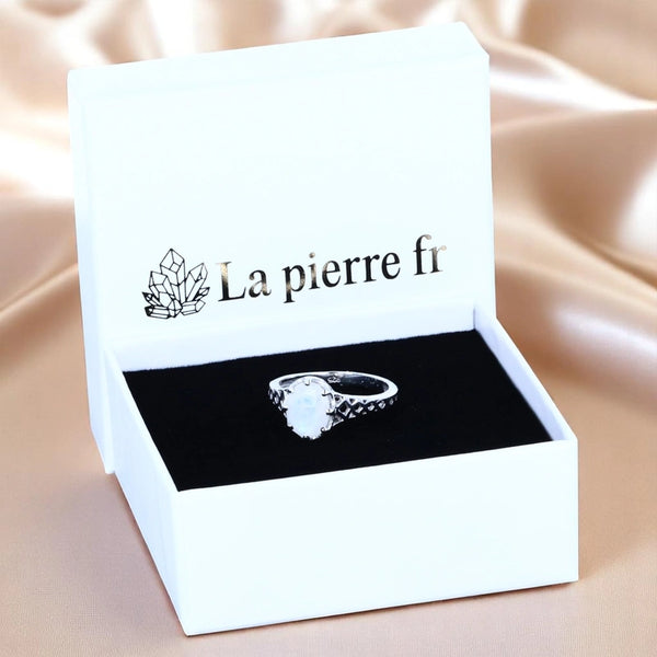 Bague en Pierre de Lune (Reflet Boréal) — coffret La Pierre Fr, présentation élégante