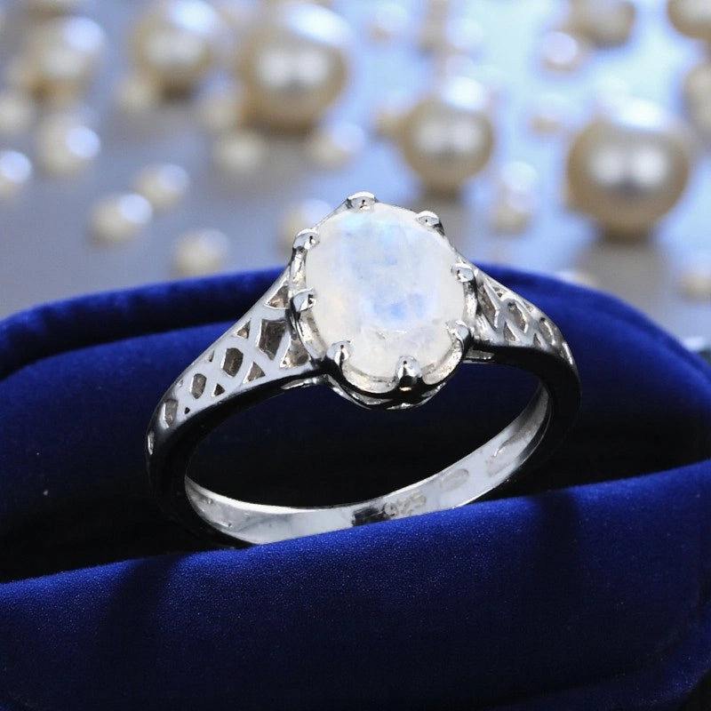 Bague en Pierre de Lune (Reflet Boréal) — gros plan de la pierre facettée