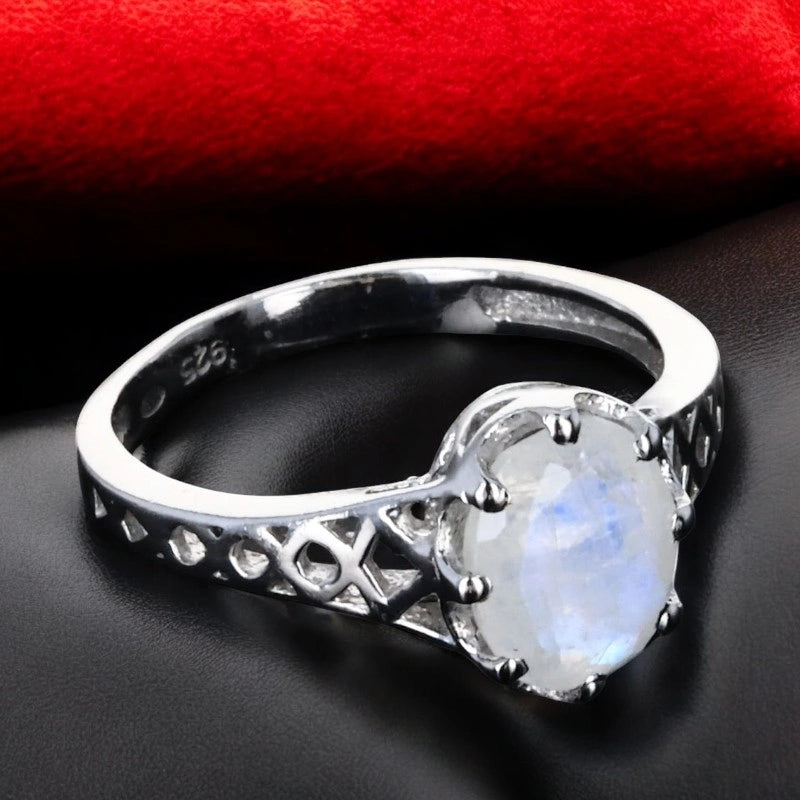 Bague en Pierre de Lune (Reflet Boréal) — ovale 7×9 mm facettée, argent 925 rhodié