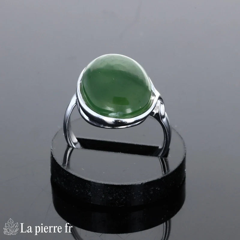 Bague moderne pour femme en argent massif 925 avec pierre naturelle Jade Vert ovale 12x16mm cabochon.