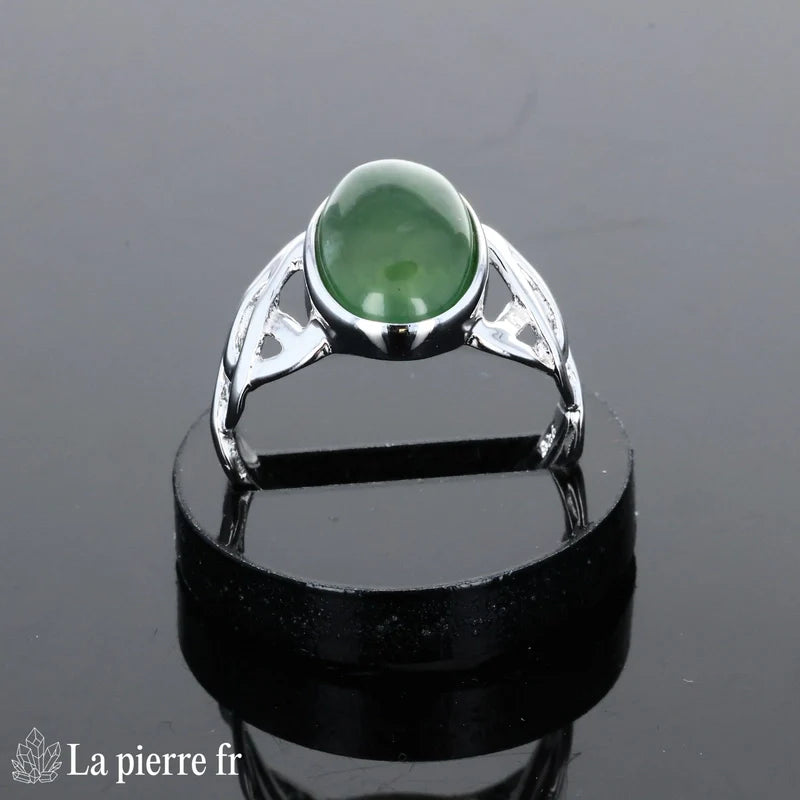 Bague moderne pour femme en argent avec pierre naturelle Jade Vert ovale 8x12mm cabochon.