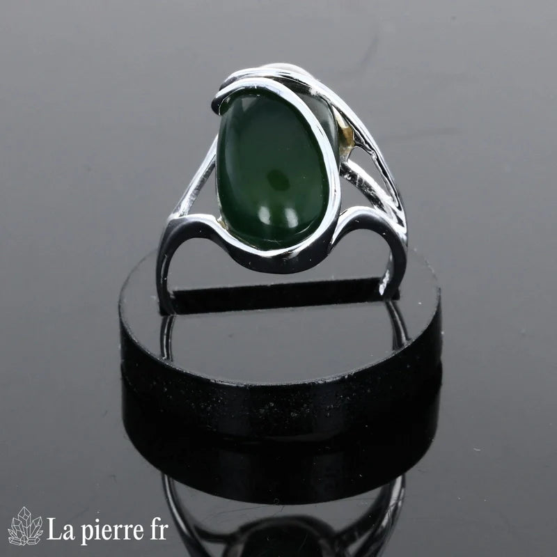 Grande bague pour femme en argent avec pierre naturelle Jade Vert ovale 9x18mm, finition cabochon.