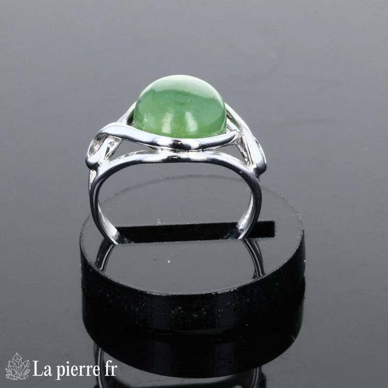 Bague pour femme en argent avec pierre naturelle Jade Vert ronde 10mm cabochon et monture spirale.