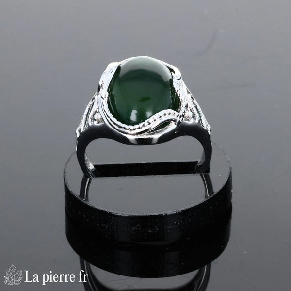 Bague vintage pour femme en argent avec pierre naturelle Jade Vert ovale 10x14mm, finition cabochon.