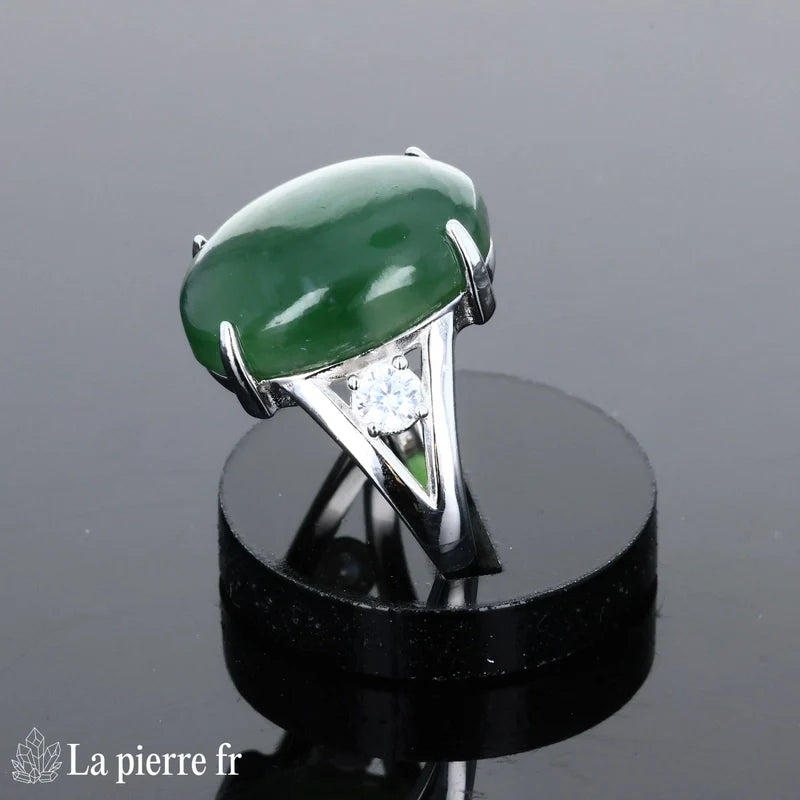 Bague vintage pour femme en argent massif 925 avec pierre naturelle Jade Vert ovale 13x18mm cabochon et zircons.
