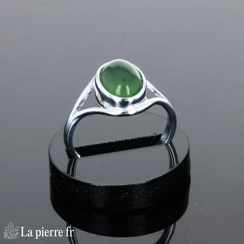 Bague classique pour femme en argent avec pierre Jade Vert de couleur verte naturelle