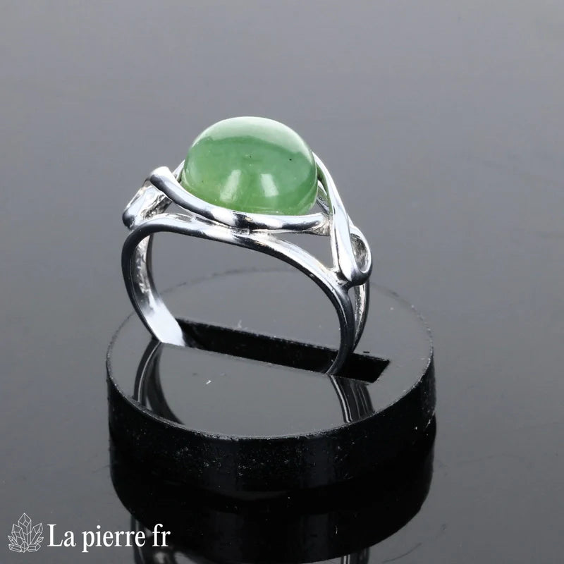 Bague moderne pour femme en argent avec pierre Jade Vert de couleur verte naturelle, monture spirale.