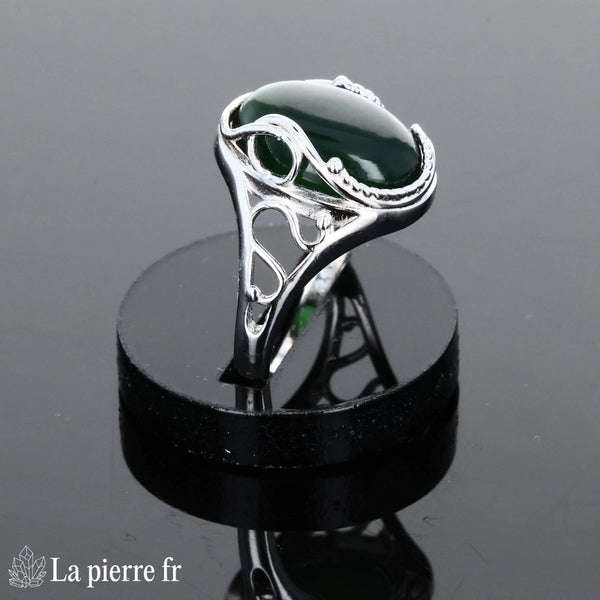 Bague vintage raffinée pour femme en argent avec grande pierre Jade Vert de couleur verte naturelle, ovale 10x14mm.