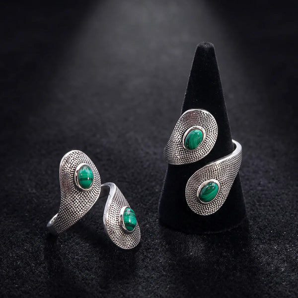 Bague pierre verte en malachite et argent 925, monture toi et moi sur velours noir