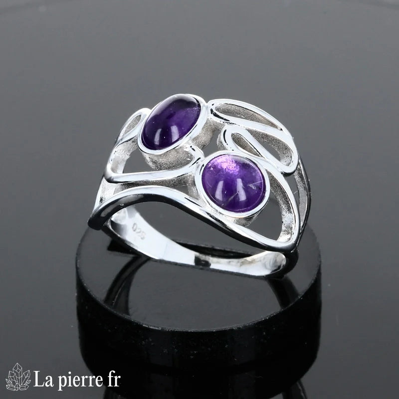 Bague pour femme en argent rhodié avec deux pierres améthystes violettes (ovale 5x7mm, ronde 6mm) cabochon.