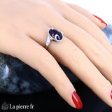 Bague pour femme en argent avec pierre améthyste violette ovale (8x12mm) cabochon et accents de zircone.