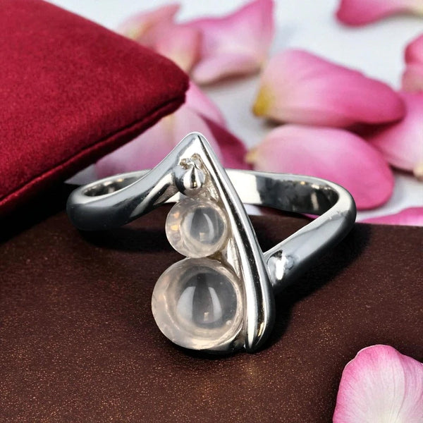 Bague en Quartz rose (Deux cabochons ronds) — Argent 925 rhodié, gros plan des cabochons