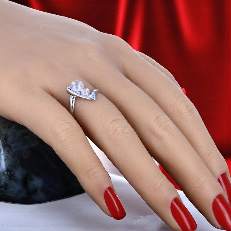 Bague en Quartz rose (Deux cabochons ronds) — Argent 925 rhodié, portée au doigt