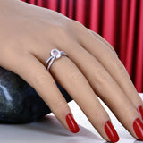 Bague en Quartz rose (Éclat Pavé) — portée au doigt, solitaire moderne et lumineux