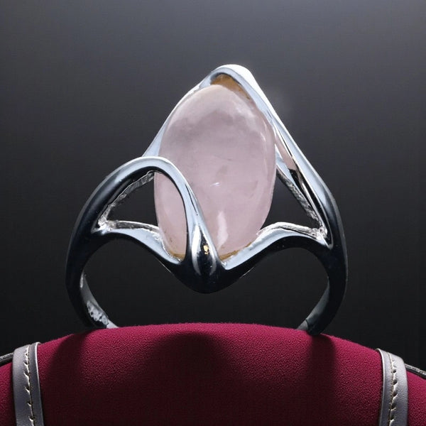 Vue de face de la Bague en Quartz rose (Ondine Marquise), cabochon marquise 8x16 mm