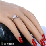 Gros plan pierre ronde quartz rose 5mm Bague (Point de Rosée) moderne