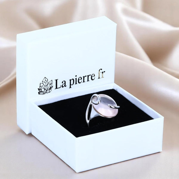 Bague en Quartz rose (Volute Spirale) — vue en boite 