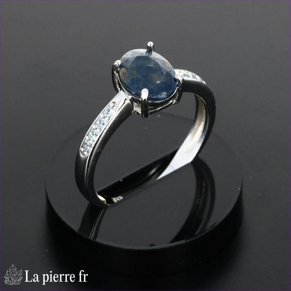 Bague en pierre de Saphir Bleu facettée "Solstice" - Bijoux lithothérapie en argent rhodié pour femme