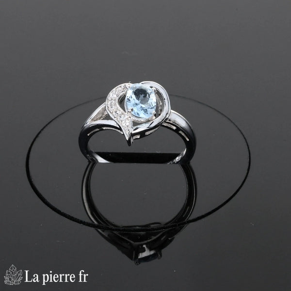Bague coeur Aigue-Marine (Cœur Vintage) portée au doigt, style vintage et romantique en argent 925.