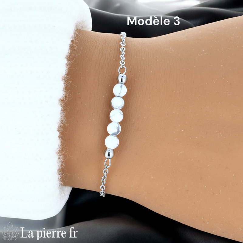 Bracelet howlite modèle cinq perles de 4 mm sur chaîne fine argentée