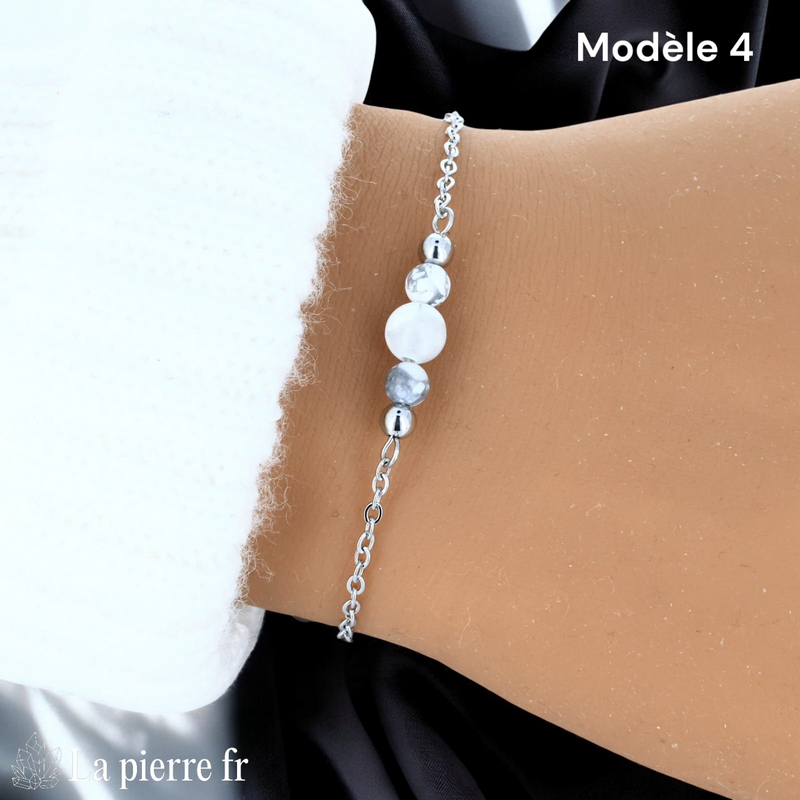 Bracelet howlite perle centrale 6 mm encadrée de deux perles 4 mm, finition argentée