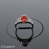 Profil de la Bague Ambre (Halo Éclatant) en argent rhodié style vintage.