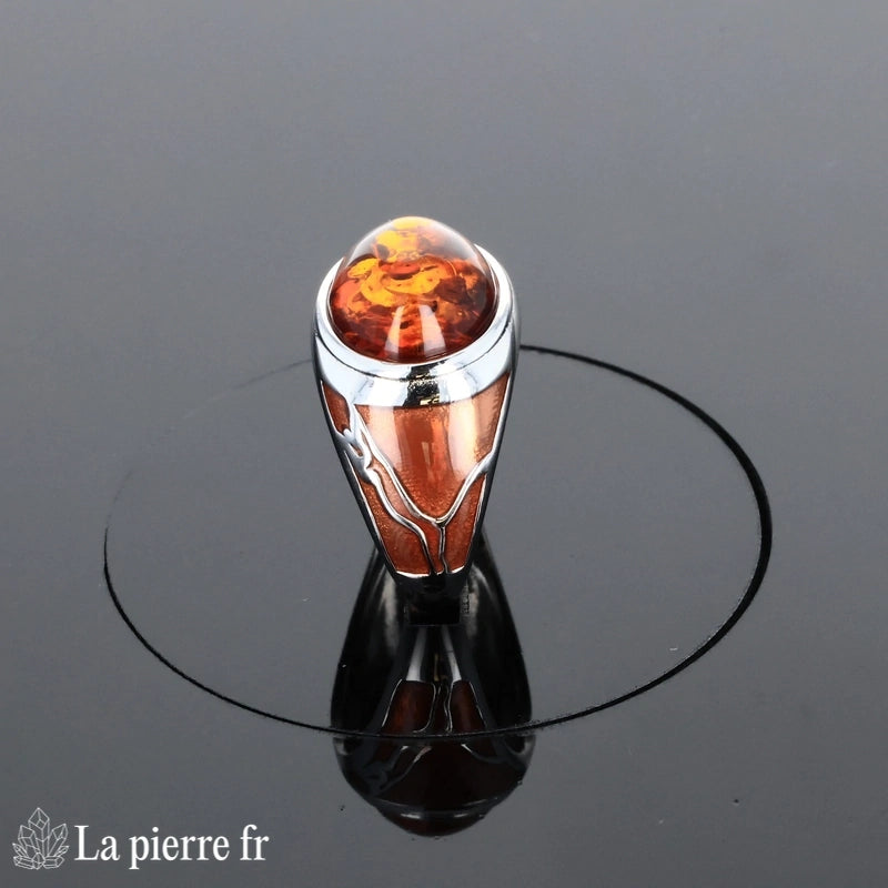 Grande bague ambre émaillée (Chevalière Bohème) style vintage portée.
