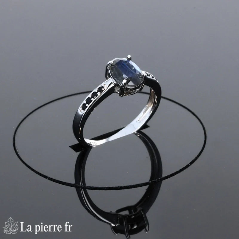 Détail du design moderne et zircons scintillants Bague (Prisme Étoilé)