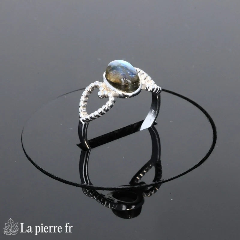 Détail de la monture coeur et reflets labradorite Bague (Coeur Céleste)