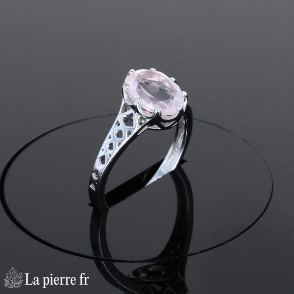 Détail de la monture travaillée et pierre rose facettée Bague (Éclat Sculpté)