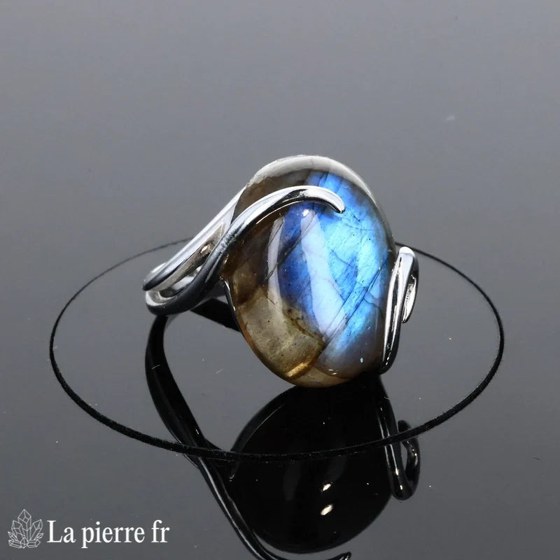 Détail de la monture moderne et de la grande pierre Bague (Firmament Captif)