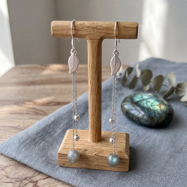 Boucles d'oreilles en argent 925 et labradorite, feuille et chaînettes, modèle SILVIA®
