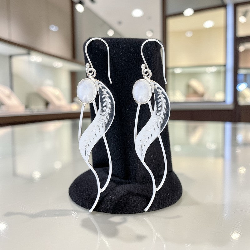 Boucle d’oreille en pierre blanche pierre de lune cabochon
