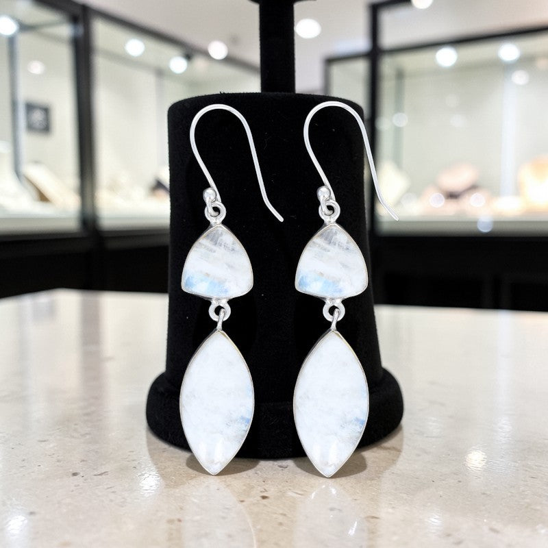 Boucle d’oreille en pierre blanche pierre de lune cabochon triangle