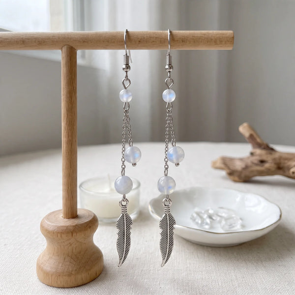 Boucles d'oreilles plume en pierre de lune, pierre naturelle blanche, modèle PLUMÉA®