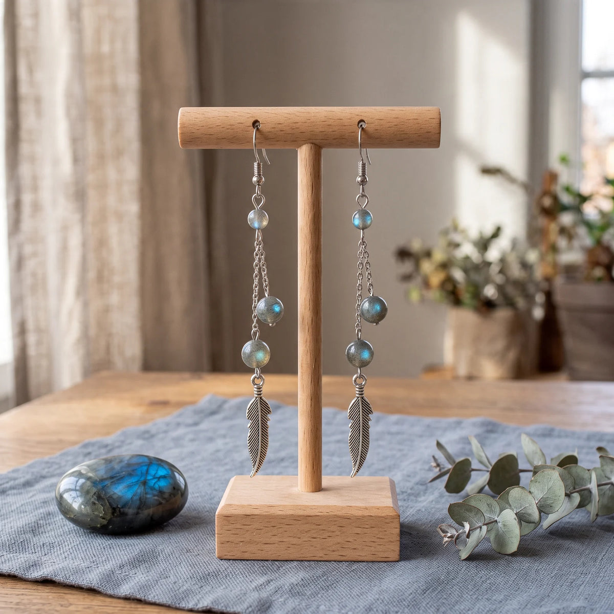 Boucles d'oreilles plume en labradorite, pierre naturelle grise, modèle PLUMÉA®