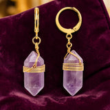Boucles d'Oreilles Améthyste OBELIA® – pointe 20 mm, créole dorée