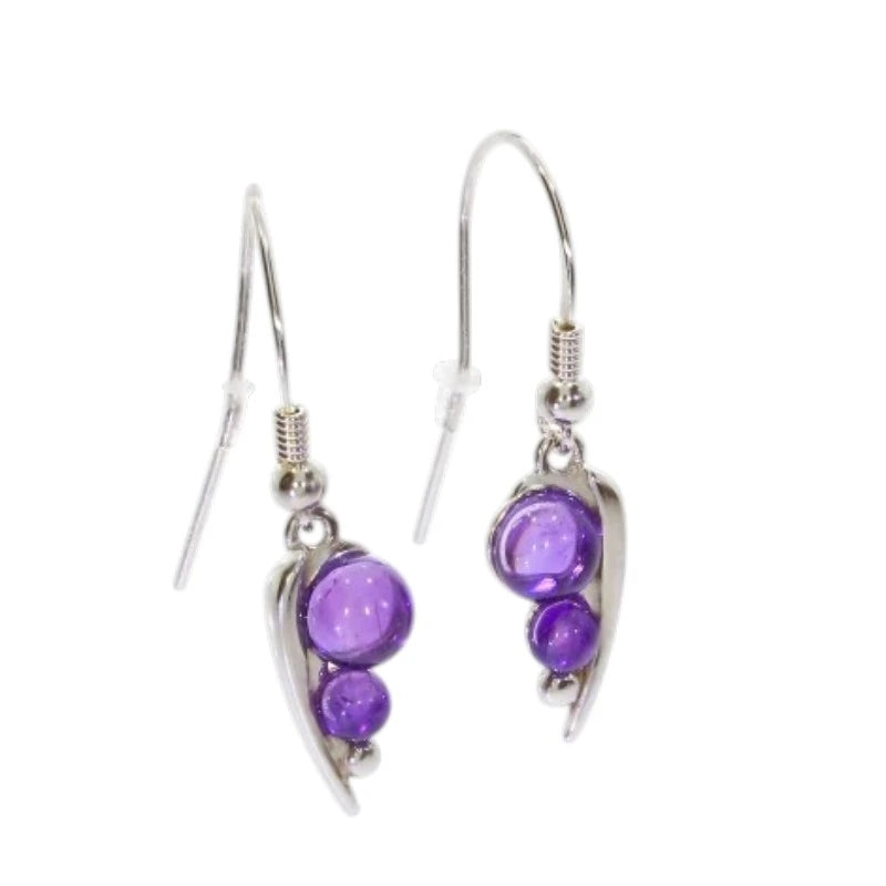 Paire de boucles d'oreilles améthyste Avior sur fond blanc, argent 925 rhodié
