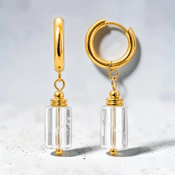Boucles d'oreilles cristal de roche en pierre naturelle taillée en tube sur créole dorée