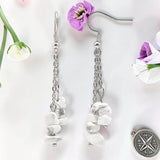 Boucles d'Oreilles Howlite blanche ROCAIA® – chips baroques sur chaîne argentée