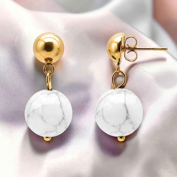 Boucles d'oreilles howlite blanche boule 12 mm en pierre naturelle sur puce dorée