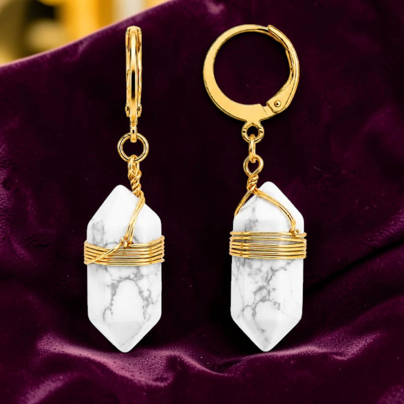 Boucles d'Oreilles Howlite blanche OBELIA® – pointe 20 mm, créole dorée