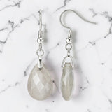 Boucles d'Oreilles Labradorite LARIA® – goutte facettée 18 mm, crochet argenté