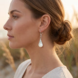Boucles d'Oreilles Ethniques Nacre ETHNA®, Perle Blanche 10 mm et Filigrane