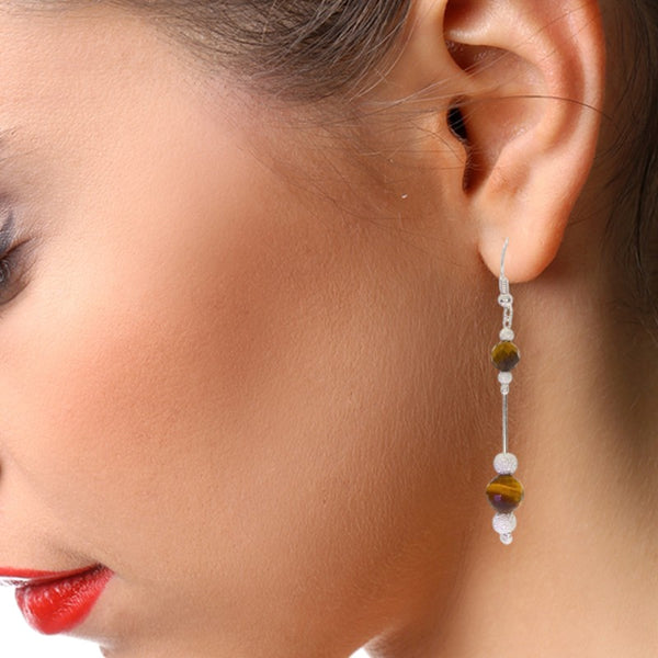 Boucles d'oreilles oeil de tigre Alnilam portées sur oreille