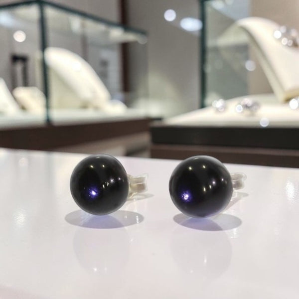 Gros plan cabochon onyx noir 8mm boucles oreilles Sirius