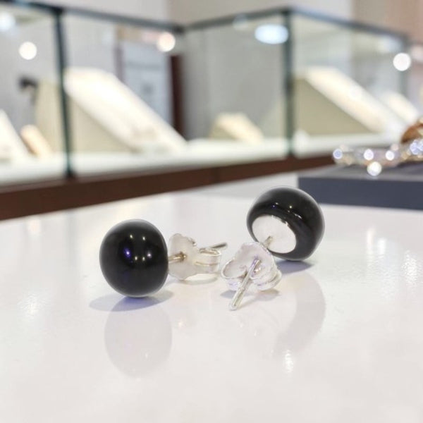 Détail poussette argent rhodié boucles oreilles onyx noir Sirius